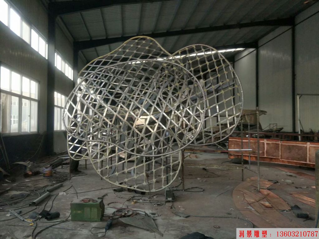 不銹鋼白色大樹雕塑，樹形雕塑景觀