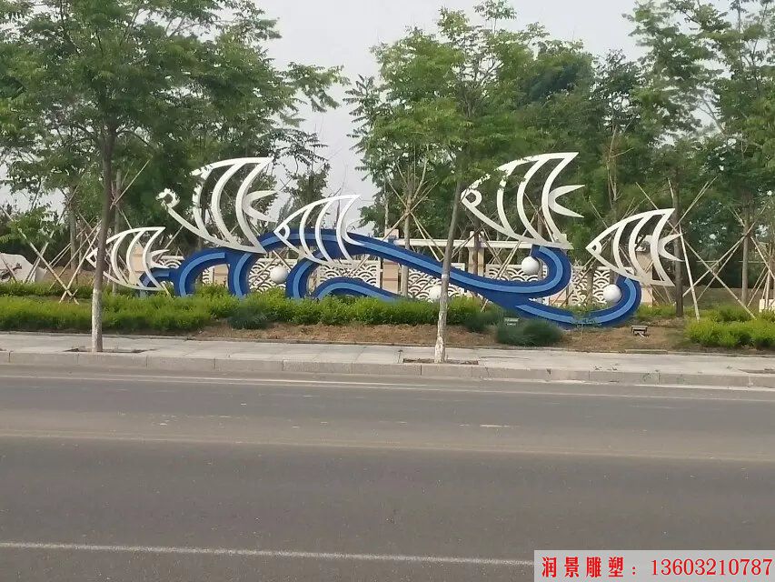 不銹鋼抽象群魚(yú)游動(dòng)，海洋動(dòng)物雕塑